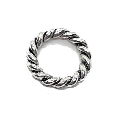 metalen-ring-gedraaid