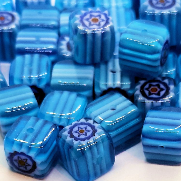glaskralen-bloem-groot-millifiori-lampwork-aqua-blauw