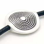 Kraal rond met cirkels, maat 28x28mm, gat 4mm, antiek zilver - Afbeelding 2