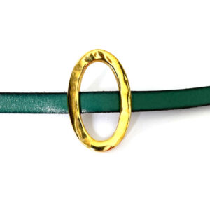 Schuifkraal groot ovaal Hamerslag voor 10mm breed leer, DQ Goud