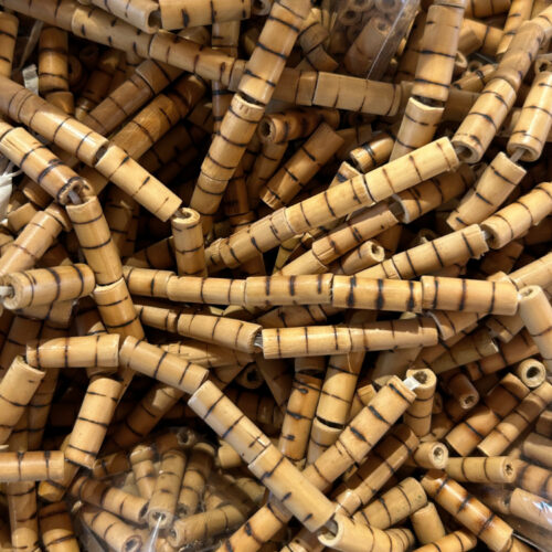 Bamboestaafjes bewerkt met streepjes